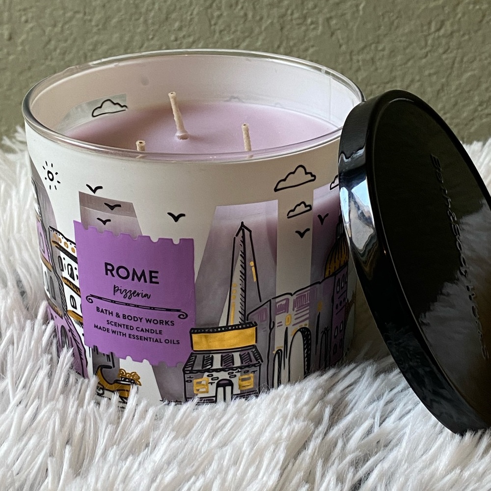 Bath and body works candle - Rome (Pizzeria)